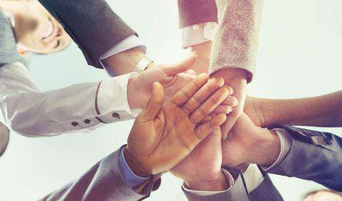 有完整的開發(fā)團(tuán)隊嗎？